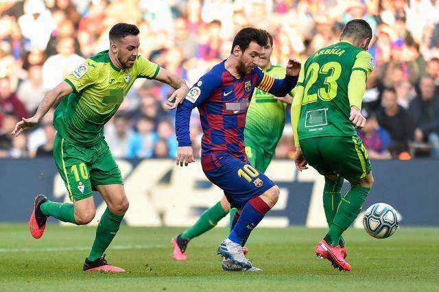 包含都灵大胜保级对手,摆脱降级区困境的词条