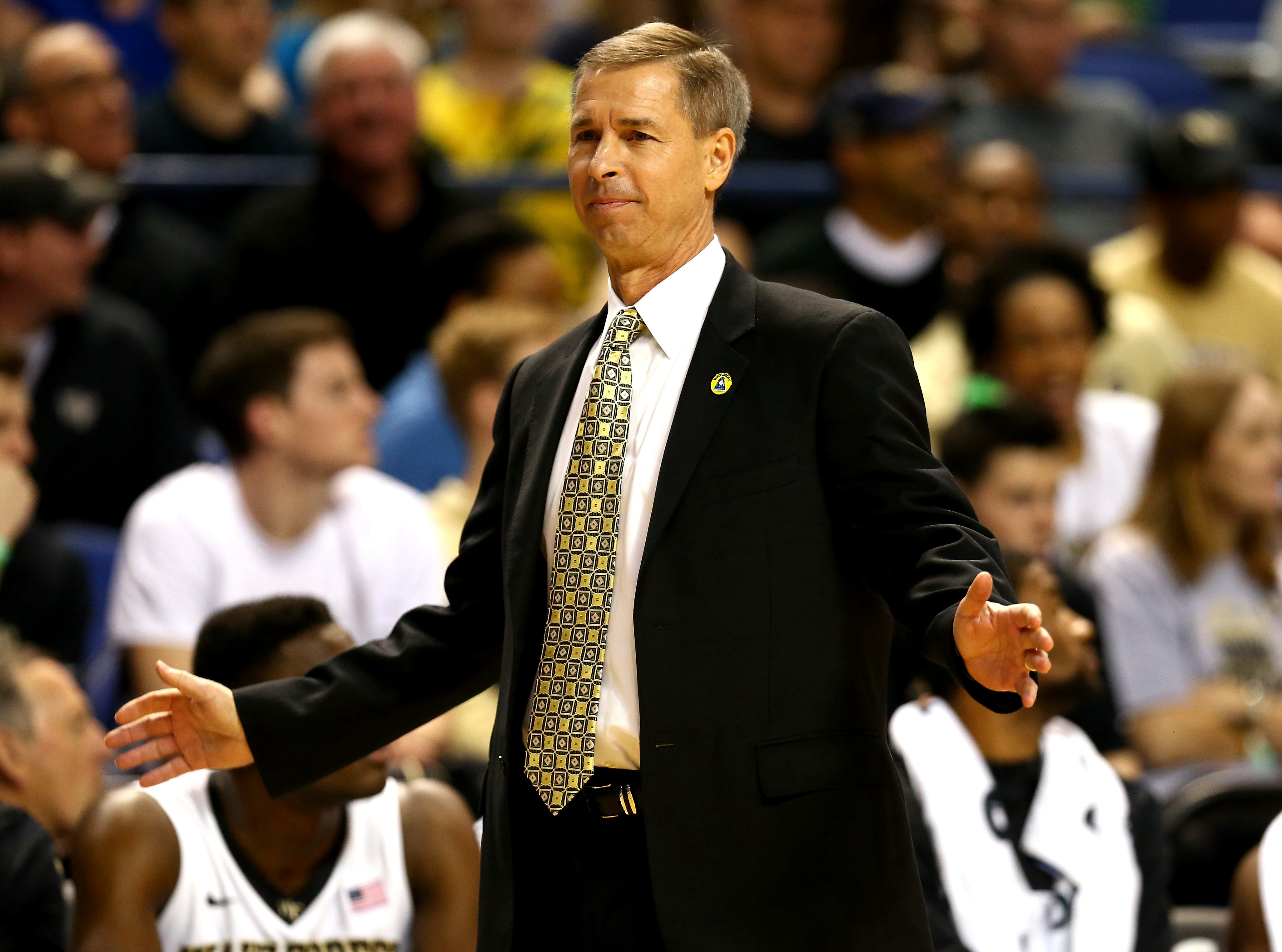 火箭队功成身退，主教练宣布退休