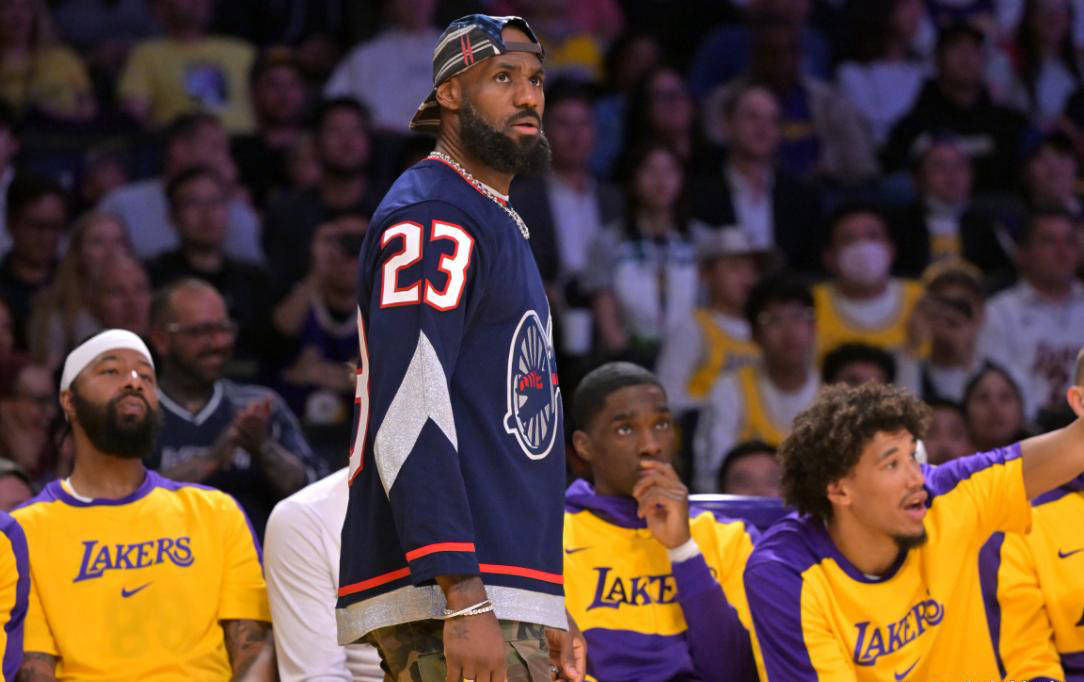 包含詹姆斯复出首战，西亚卡姆状态火爆，国王成为焦点！的词条