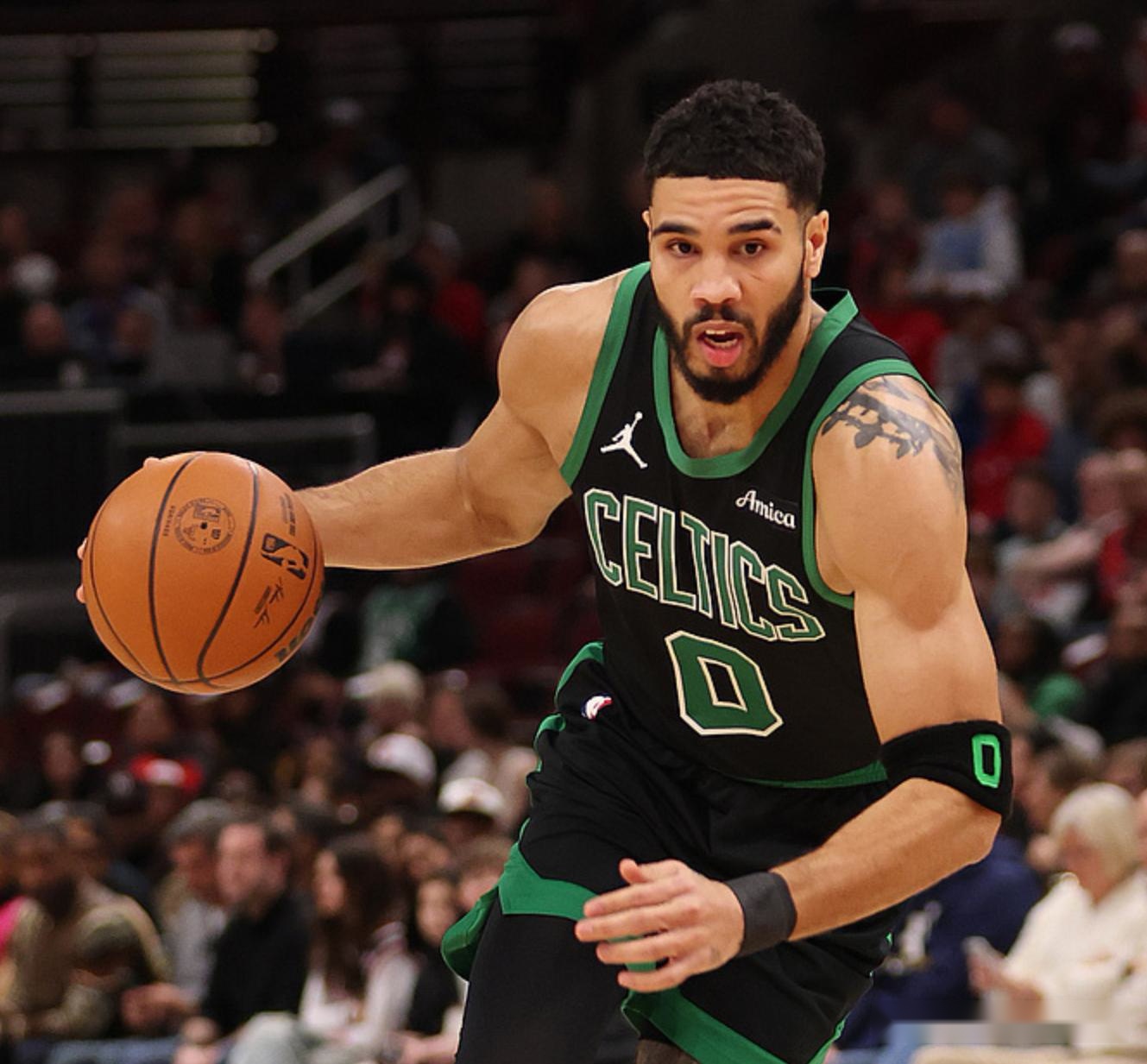 包含波尔津吉斯爆发新星，塔图姆刷新纪录，险胜球队迎来希望！的词条