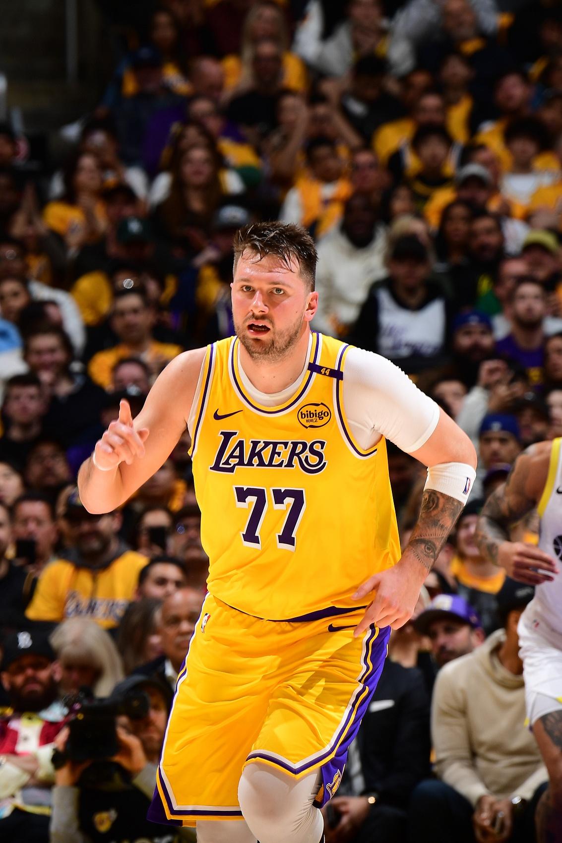 包含火箭绝杀时刻，球队未来可期点燃赛场，雄鹿迎来胜利！的词条